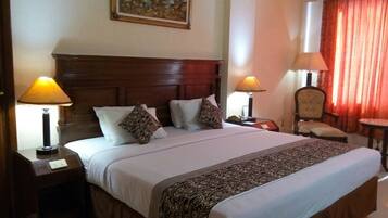 Kamar Deluks | Ruang keluarga | TV LED