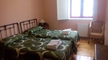 Habitación con 1 cama doble o 2 individuales | Cortinas opacas, camas supletorias, wifi gratis