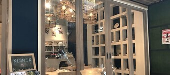 Kinnon Deluxe Hostel Coworking Cafe