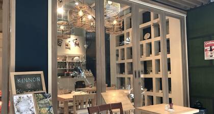 Kinnon Deluxe Hostel Coworking Cafe