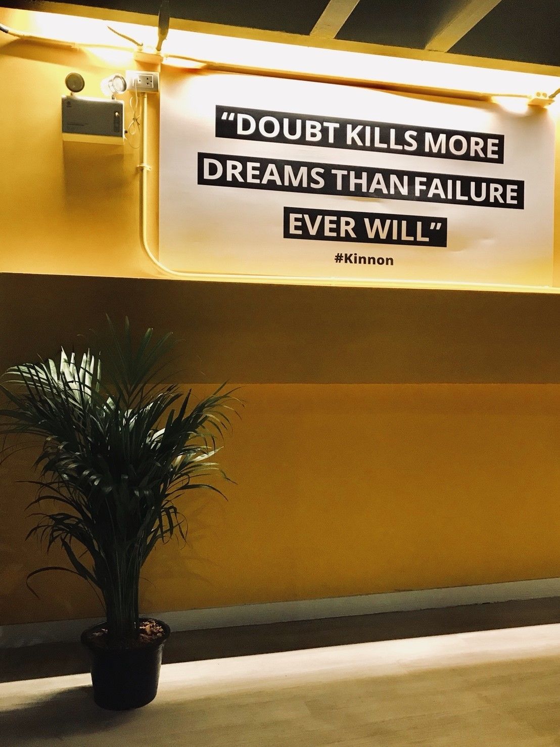 Foto - Kinnon Deluxe Hostel Coworking Cafe