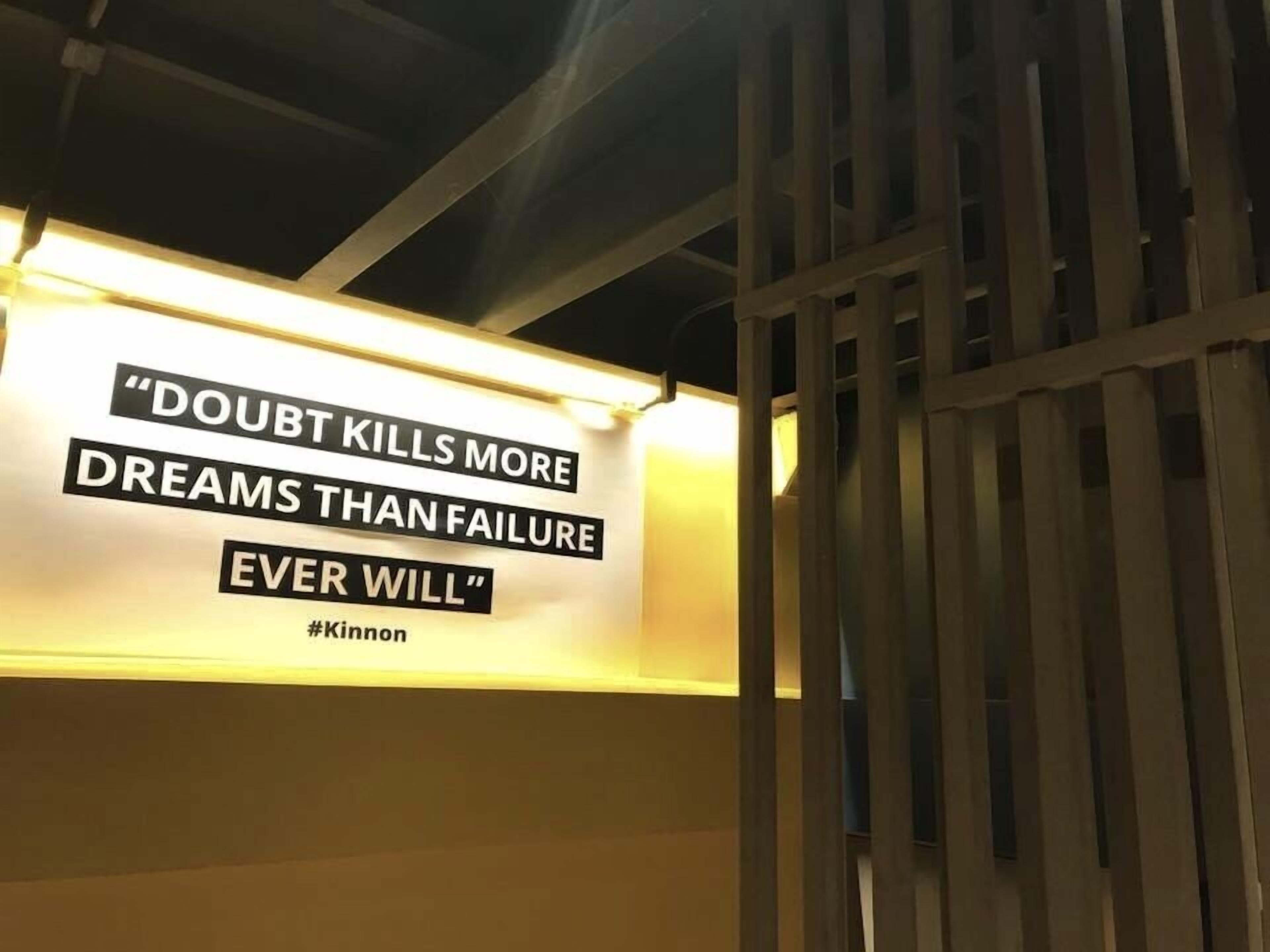 Foto - Kinnon Deluxe Hostel Coworking Cafe