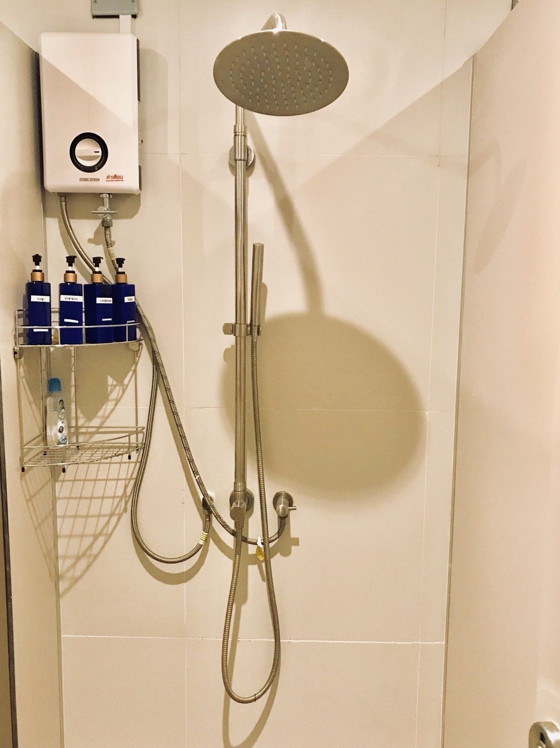 Foto - Kinnon Deluxe Hostel Coworking Cafe