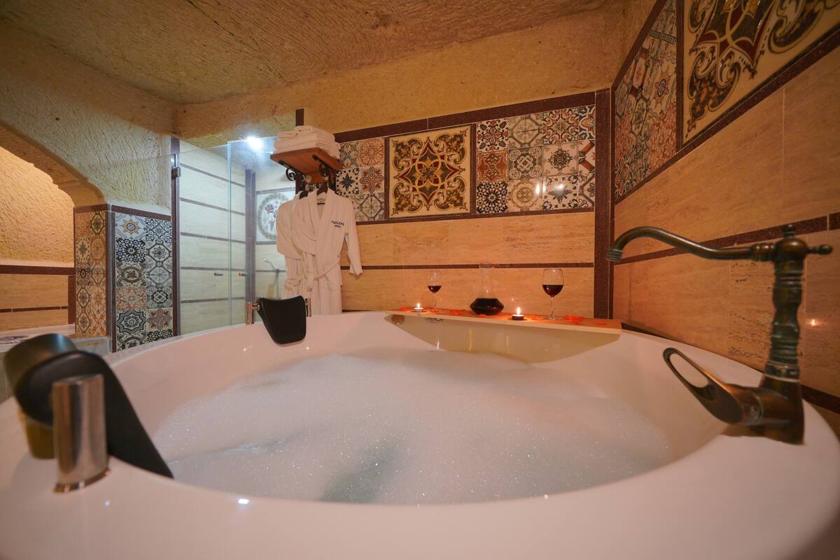 family room (king cave) | bathroom | eco-friendly toiletries, hair dryer, bathrobes, slippers