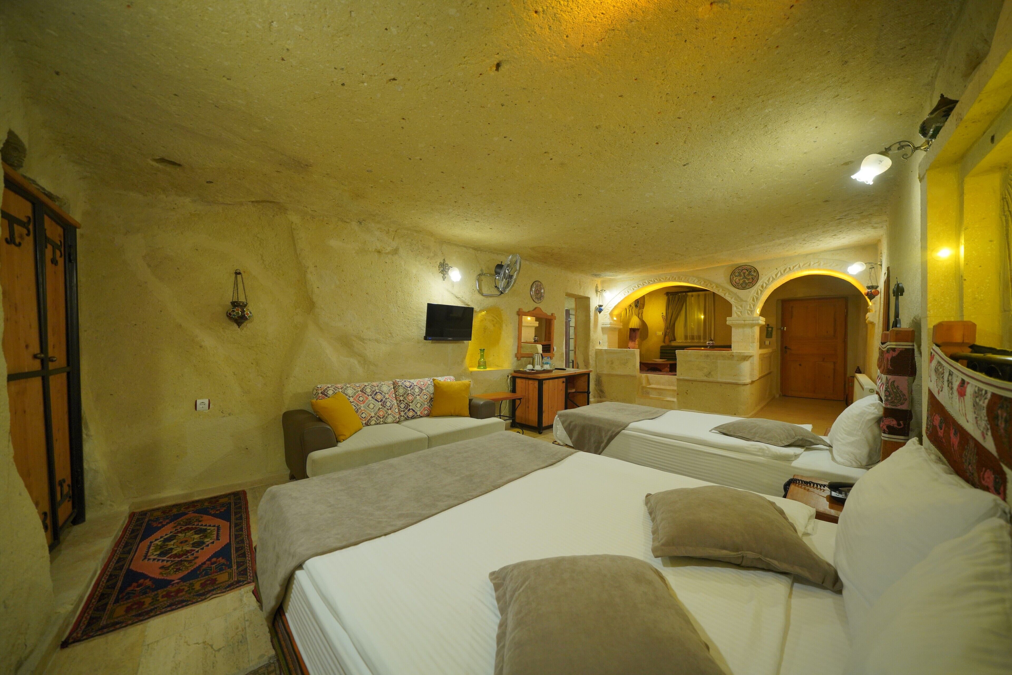 room (queen cave) | 1 bedroom, premium bedding, minibar, in-room safe