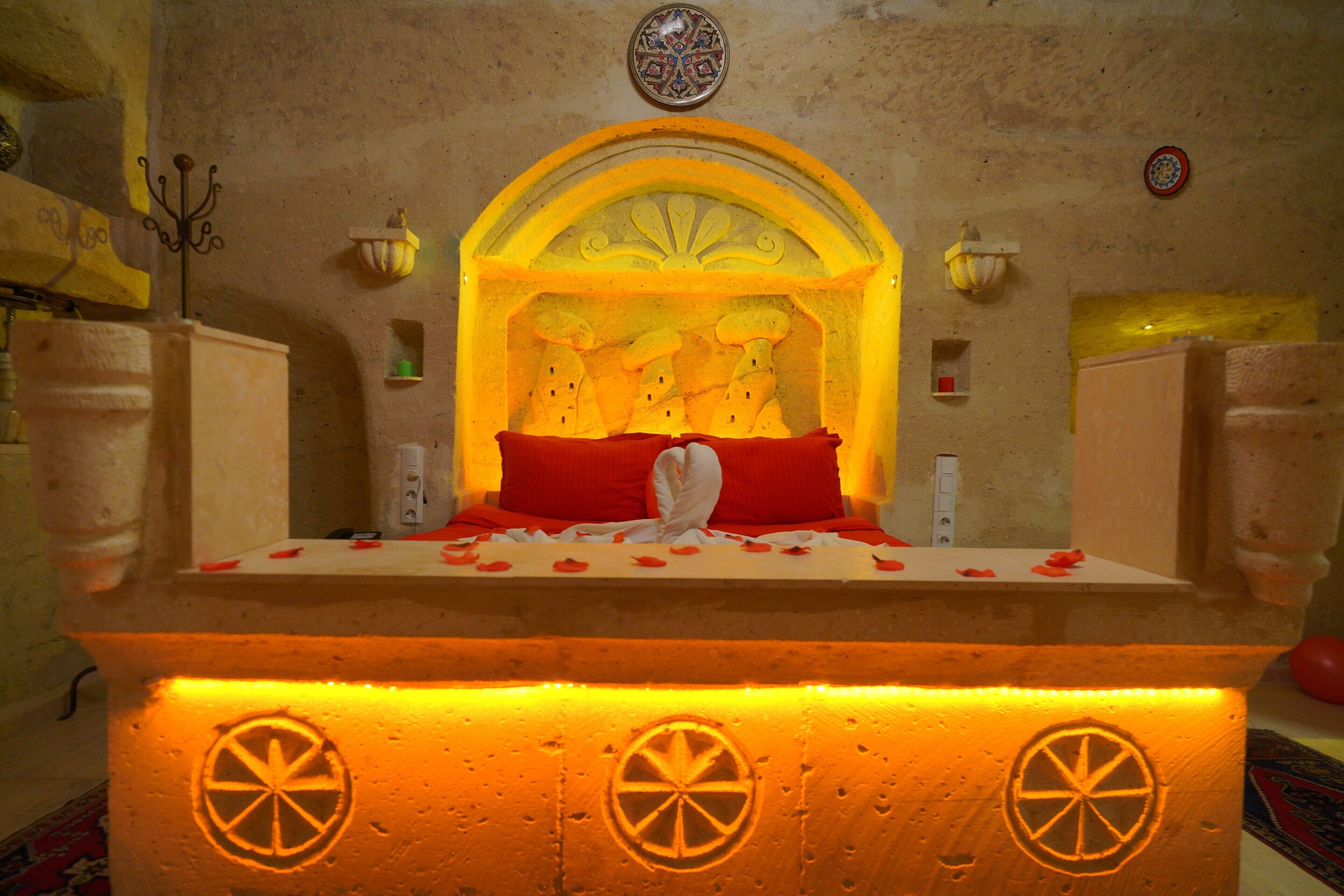 family room (king cave) | 1 bedroom, premium bedding, minibar, in-room safe