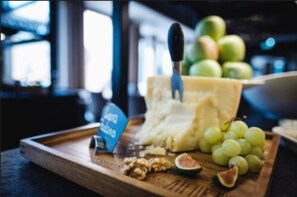 Breakfast buffet - Eriks Hotel (Neufahrn bei Freising)
