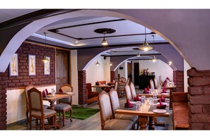 Restaurant - Summit Hermon Hotel & Spa (Darjeeling)