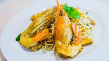 A plate of food with seafood and noodles.