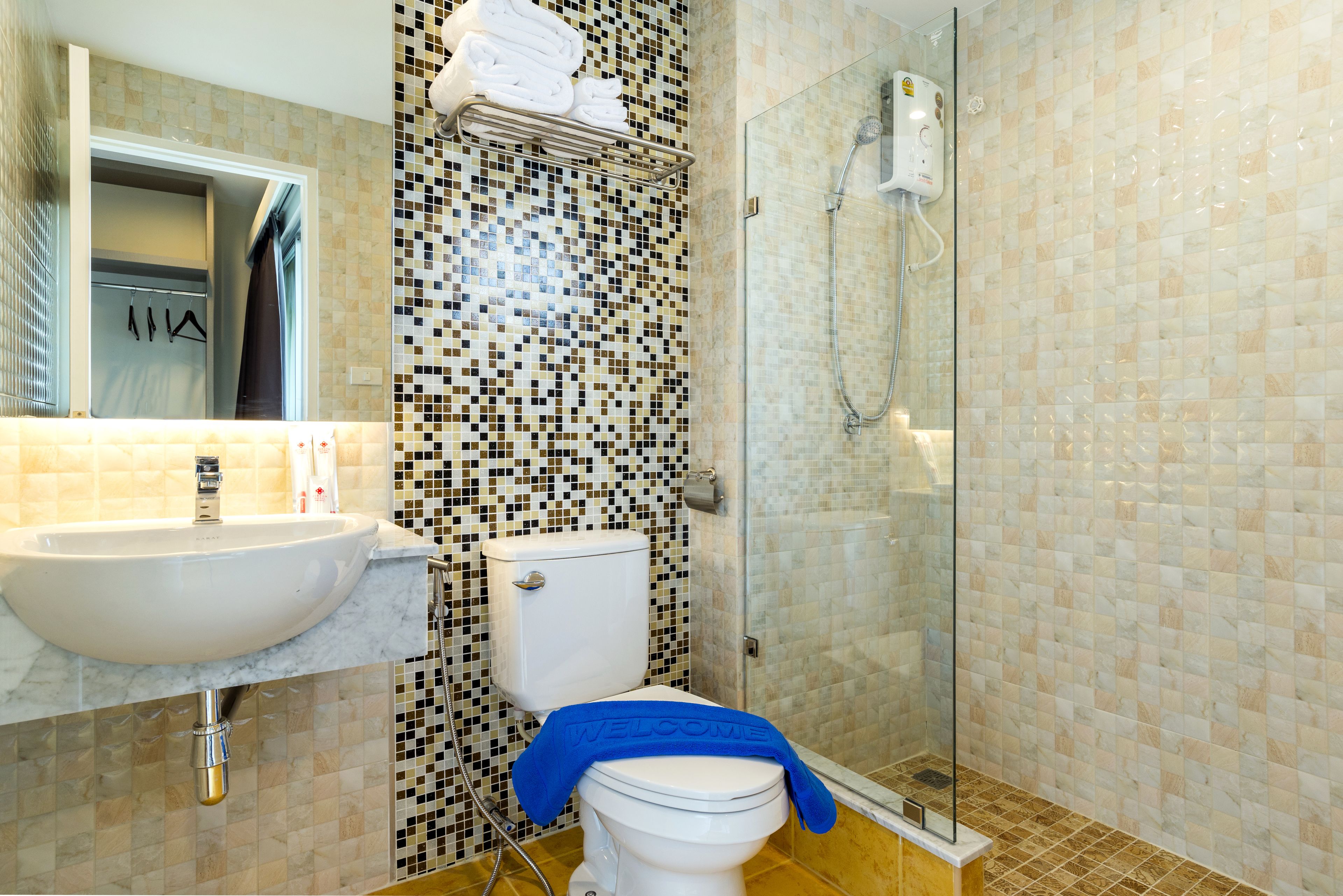 superior twins | bathroom | shower, free toiletries, hair dryer, slippers