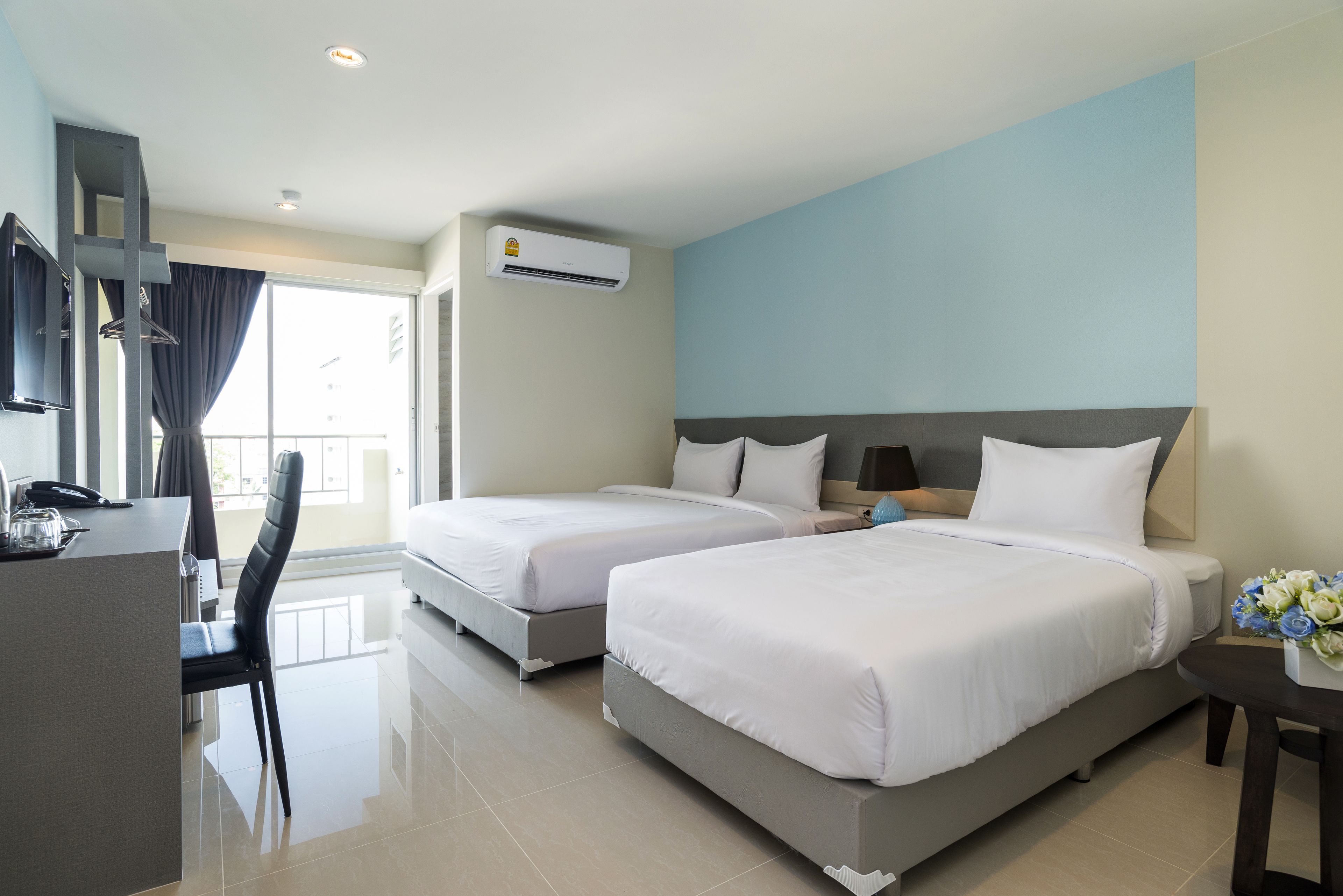 family room | minibar, in-room safe, desk, blackout curtains