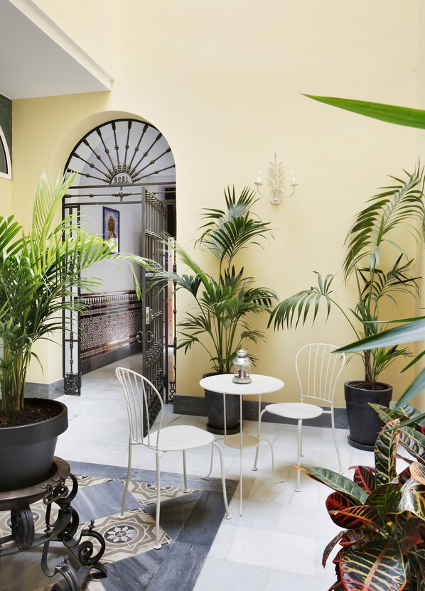 บริเวณประตูทางเข้า