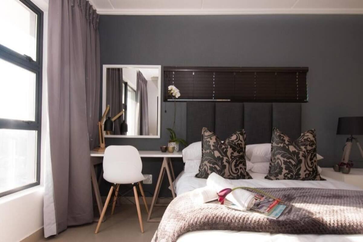 1 bedroom, premium bedding, in-room safe, desk