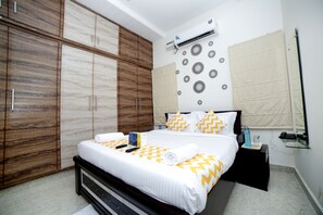 Premium bedding, desk, free rollaway beds, free WiFi