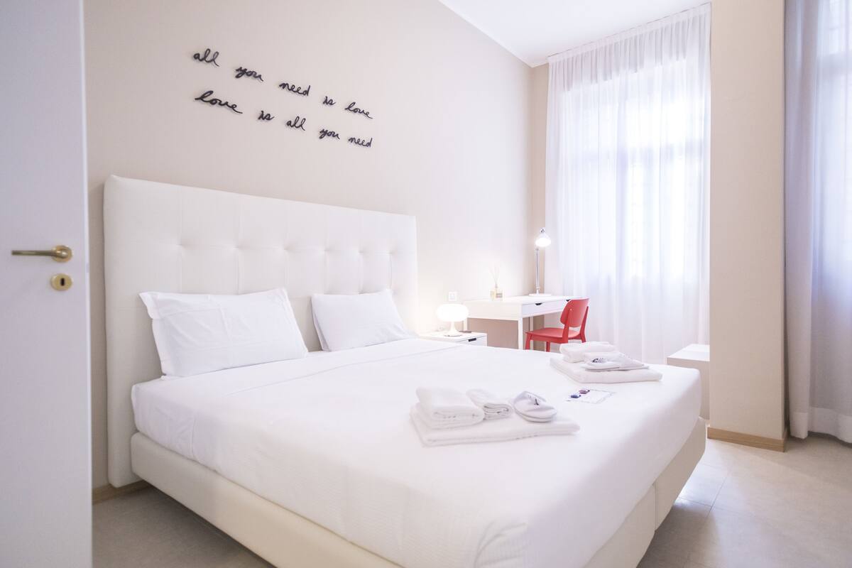 Biancheria da letto di alta qualità, una cassaforte in camera