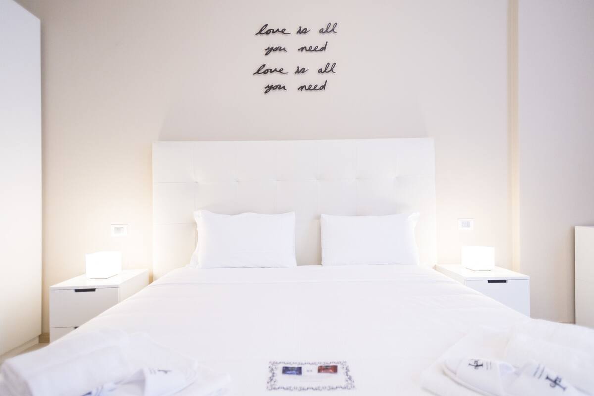 Biancheria da letto di alta qualità, una cassaforte in camera