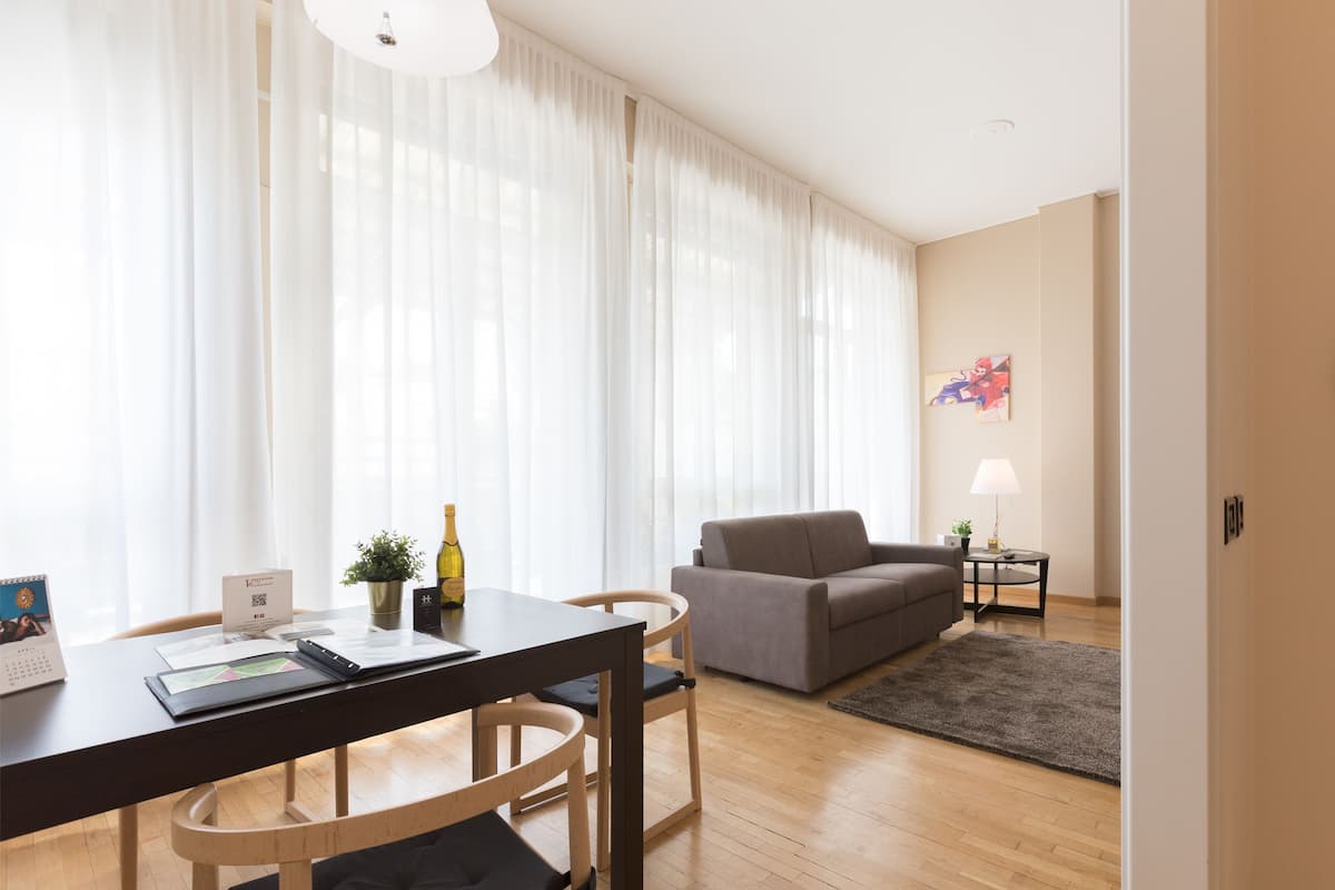 Attico Luxury | 1 camera, biancheria da letto di alta qualità, una cassaforte in camera