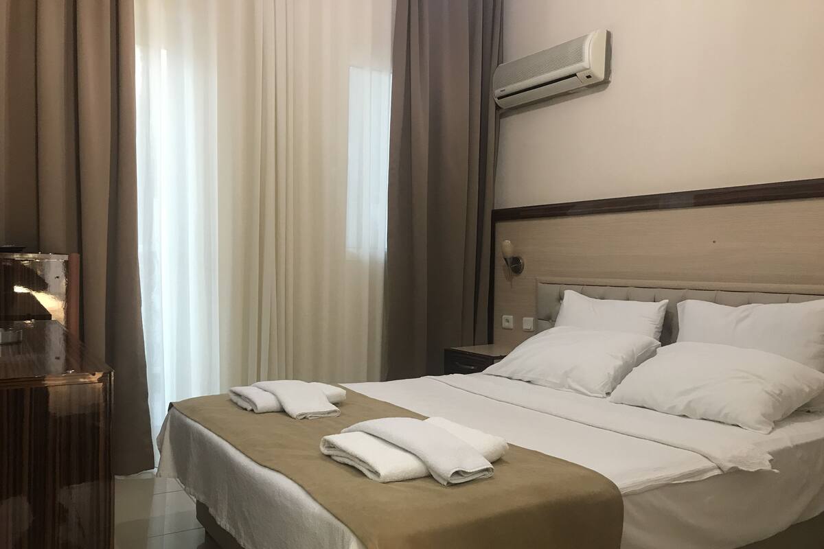 Minibar, desk, free WiFi, bed sheets