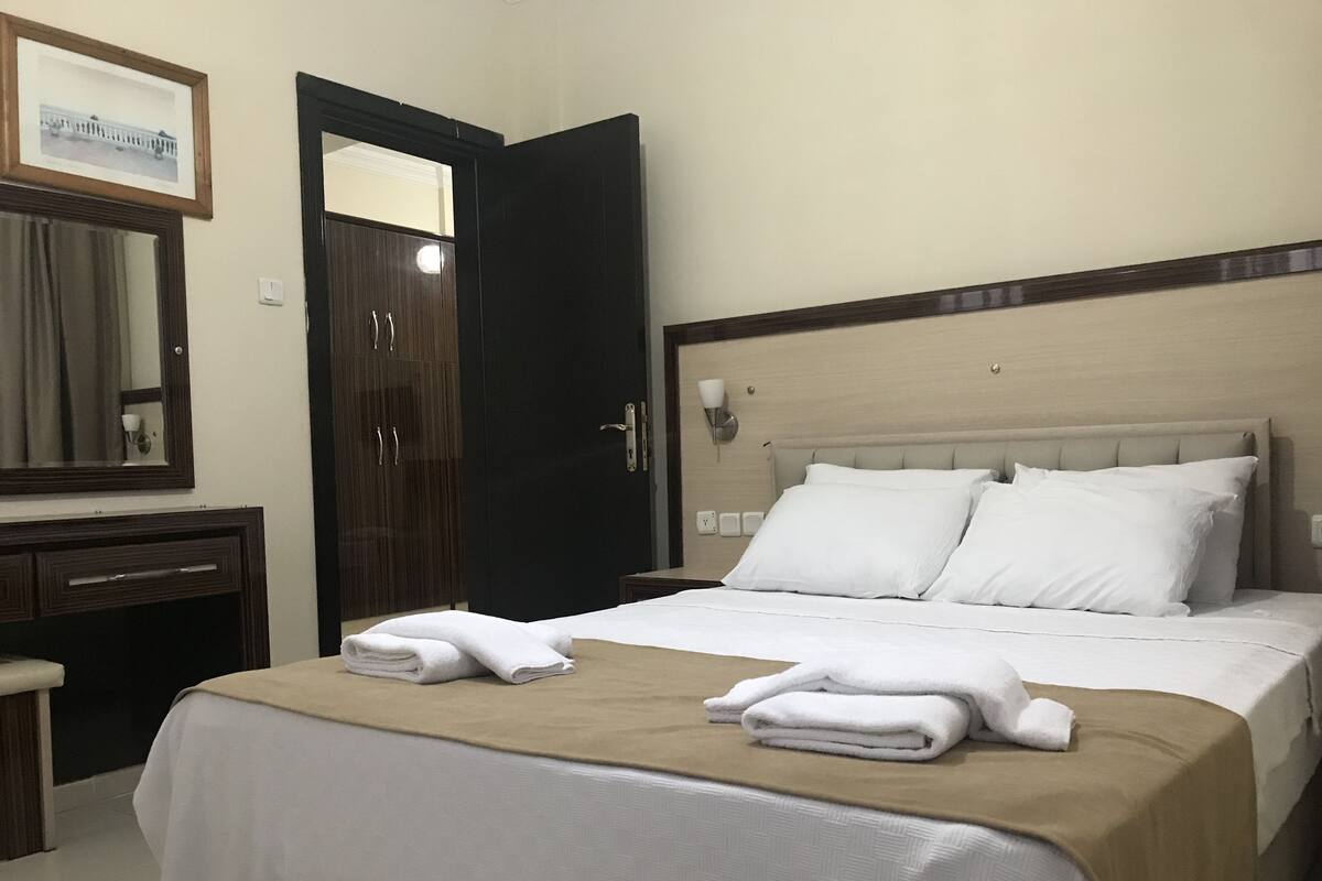 Family Suite, 2 Bedrooms | Minibar, desk, free WiFi, bed sheets