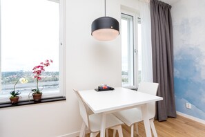 Superior Studio | Laptop workspace, soundproofing, iron/ironing board, cots/infant beds