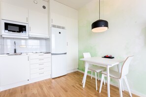Apartment, 2 Single Beds | Private kitchen | Fridge, microwave, stovetop, coffee/tea maker - ApartDirect Älvsjö (Älvsjö)