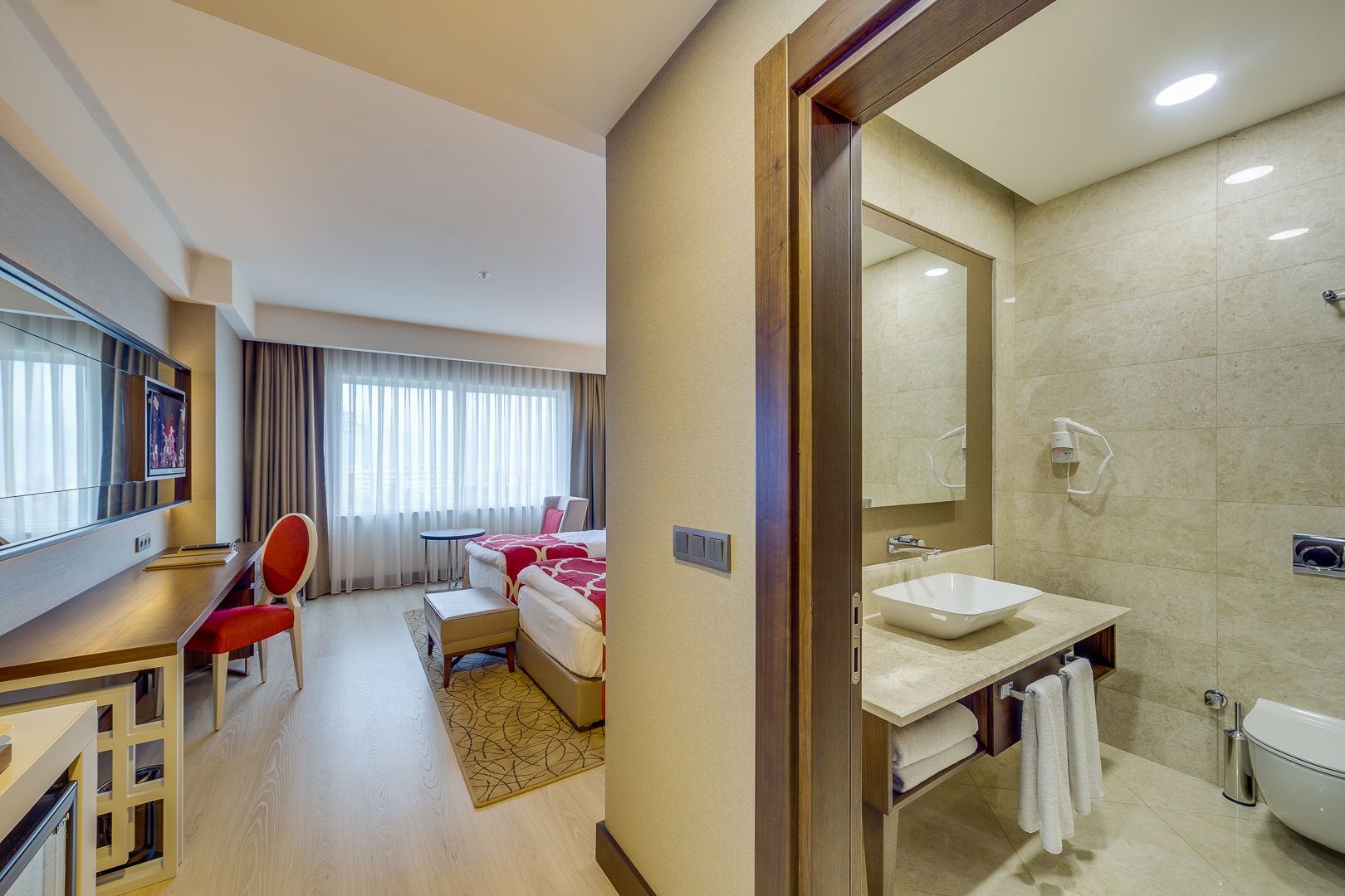 standard twin room | living area | flat-screen tv