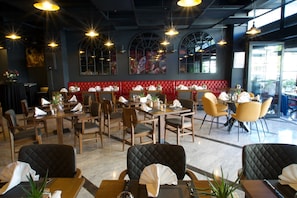 Café da manhã, almoço e jantar