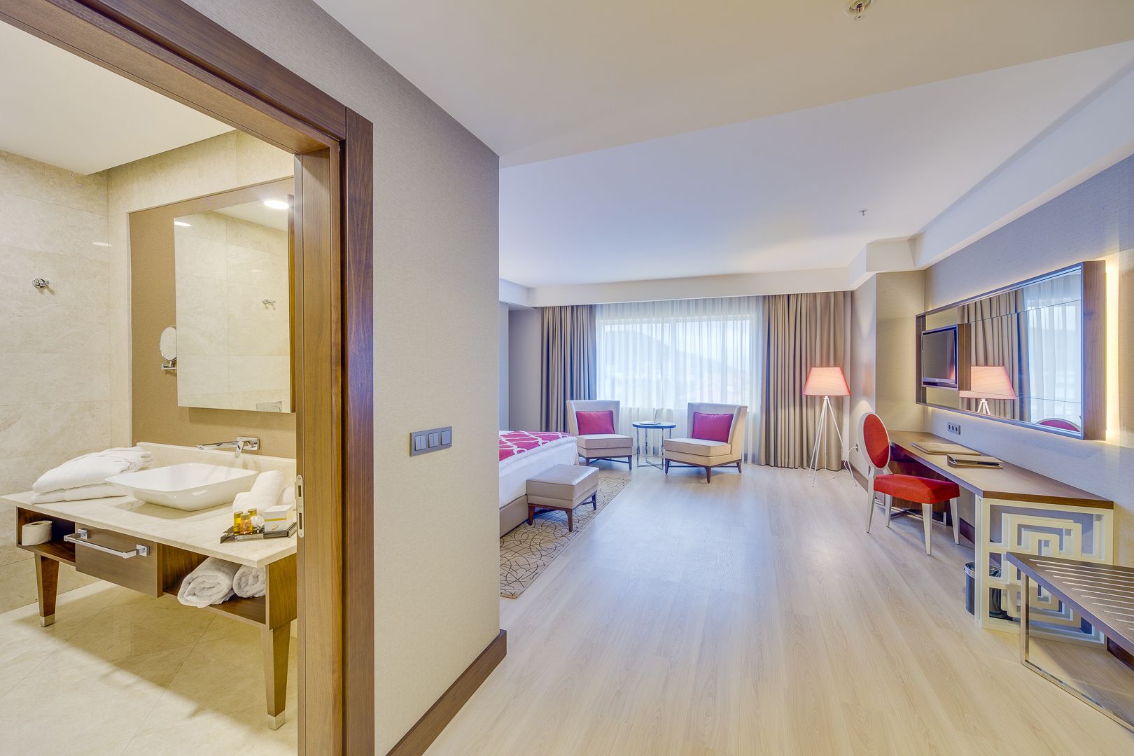 standard i̇ki kişilik oda | living area | flat-screen tv