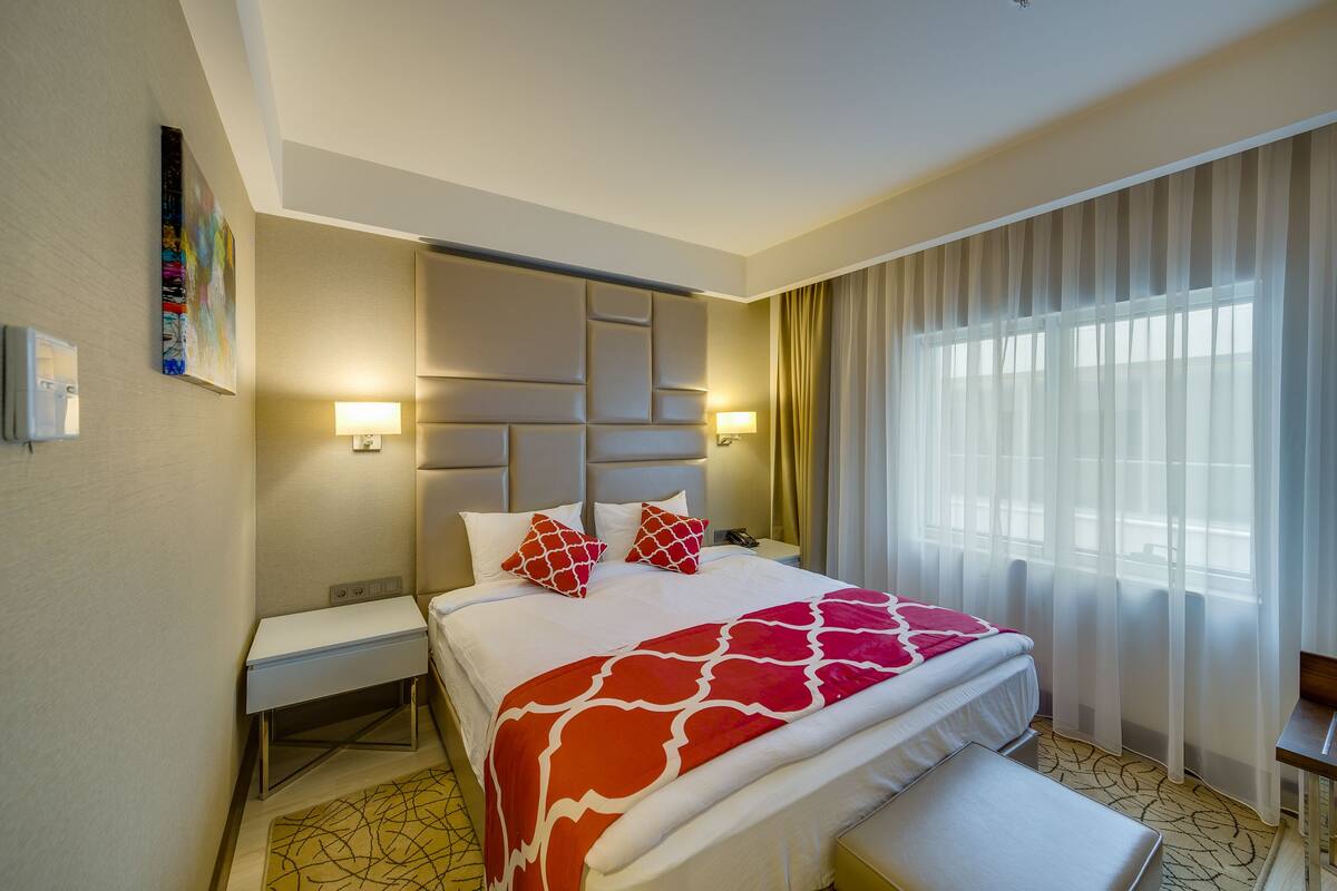 Ropa de cama de alta calidad y minibar 