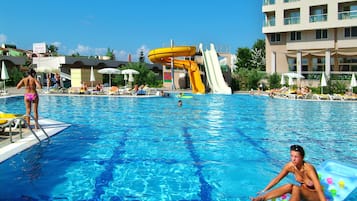 Piscine couverte, piscine extérieure (ouverte en saison)