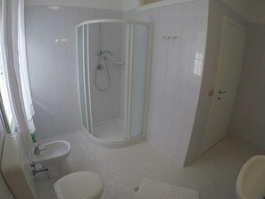 Apartment, 2 Schlafzimmer | Badezimmer