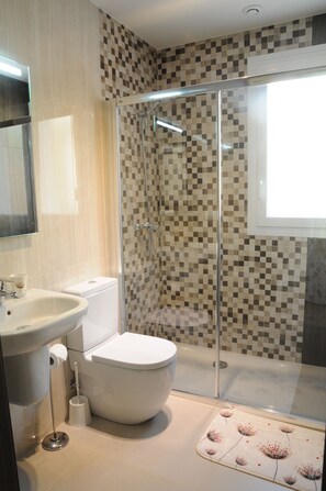 Villa Deluxe, 4 habitaciones, alberca privada, vista parcial al mar | Baño