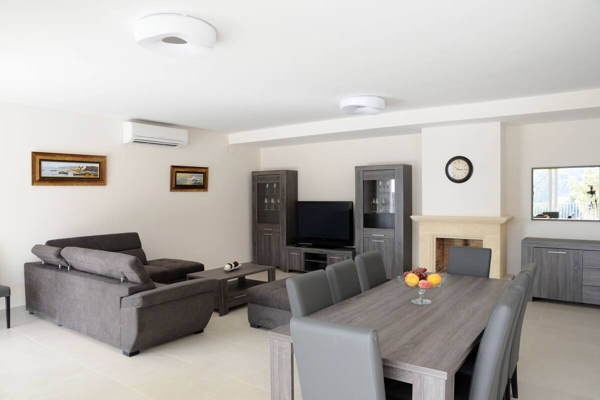 Villa Deluxe, 4 habitaciones, alberca privada, vista parcial al mar | Sala de estar