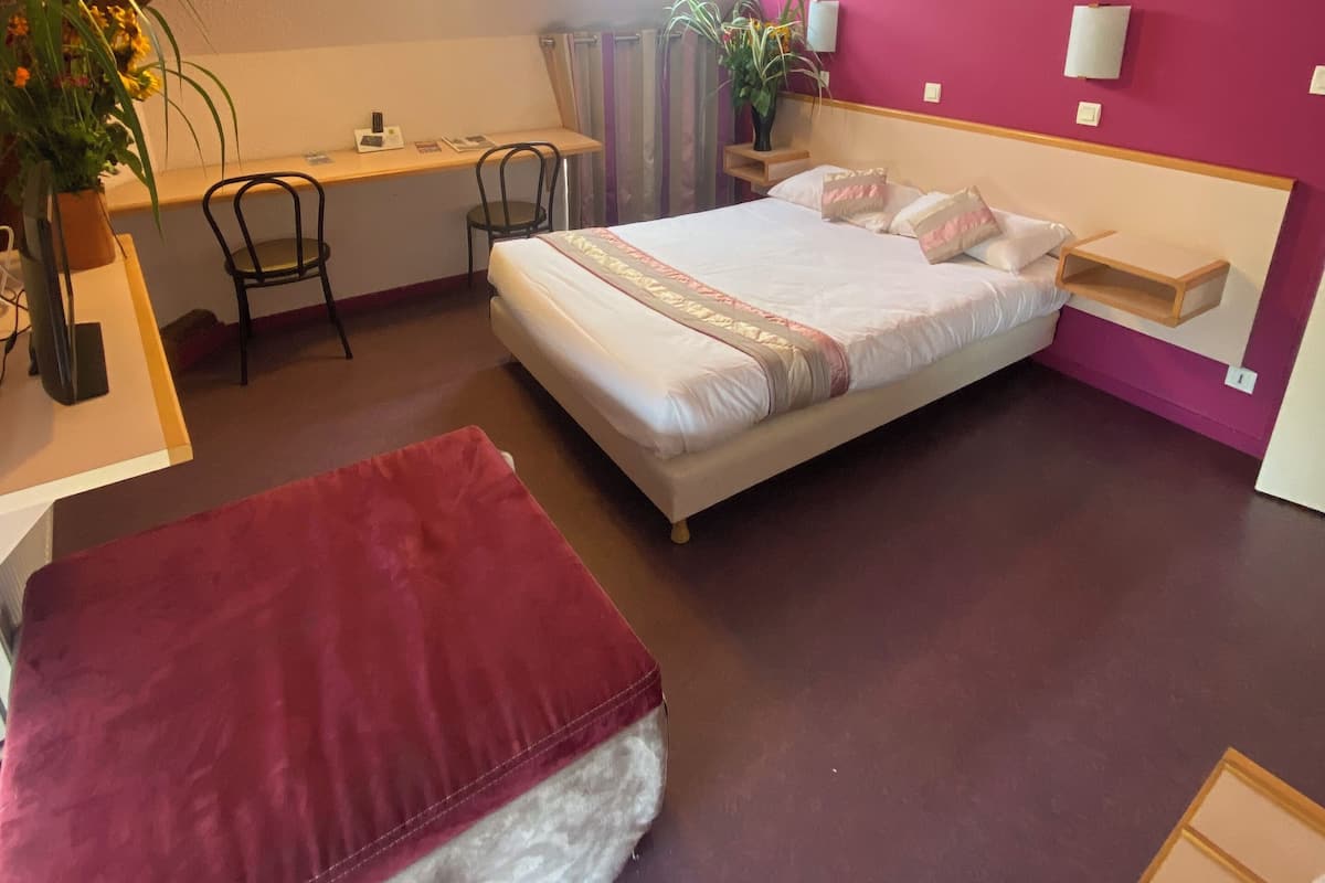 Comfort-Doppelzimmer | Schreibtisch, laptopgeeigneter Arbeitsplatz, Verdunkelungsvorhänge