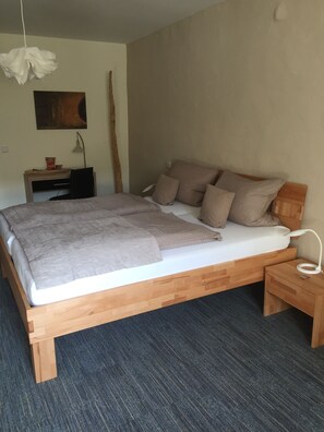 Premium bedding, minibar, soundproofing, cots/infant beds - Alter Winzerhof Weisenheim am Berg e.K. (Weisenheim am Berg)