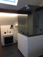 Double Room | Bathroom shower