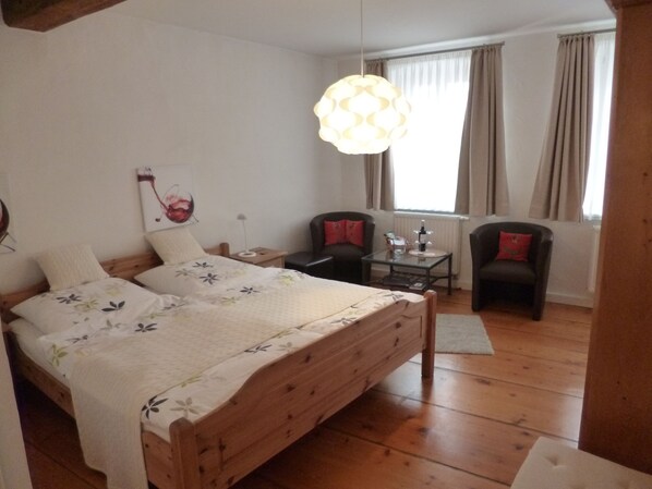Apartment (Kabinett) | Premium bedding, minibar, soundproofing, cots/infant beds - Alter Winzerhof Weisenheim am Berg e.K. (Weisenheim am Berg)
