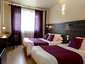 Bàn, phòng cách âm, truy cập Internet không dây miễn phí 