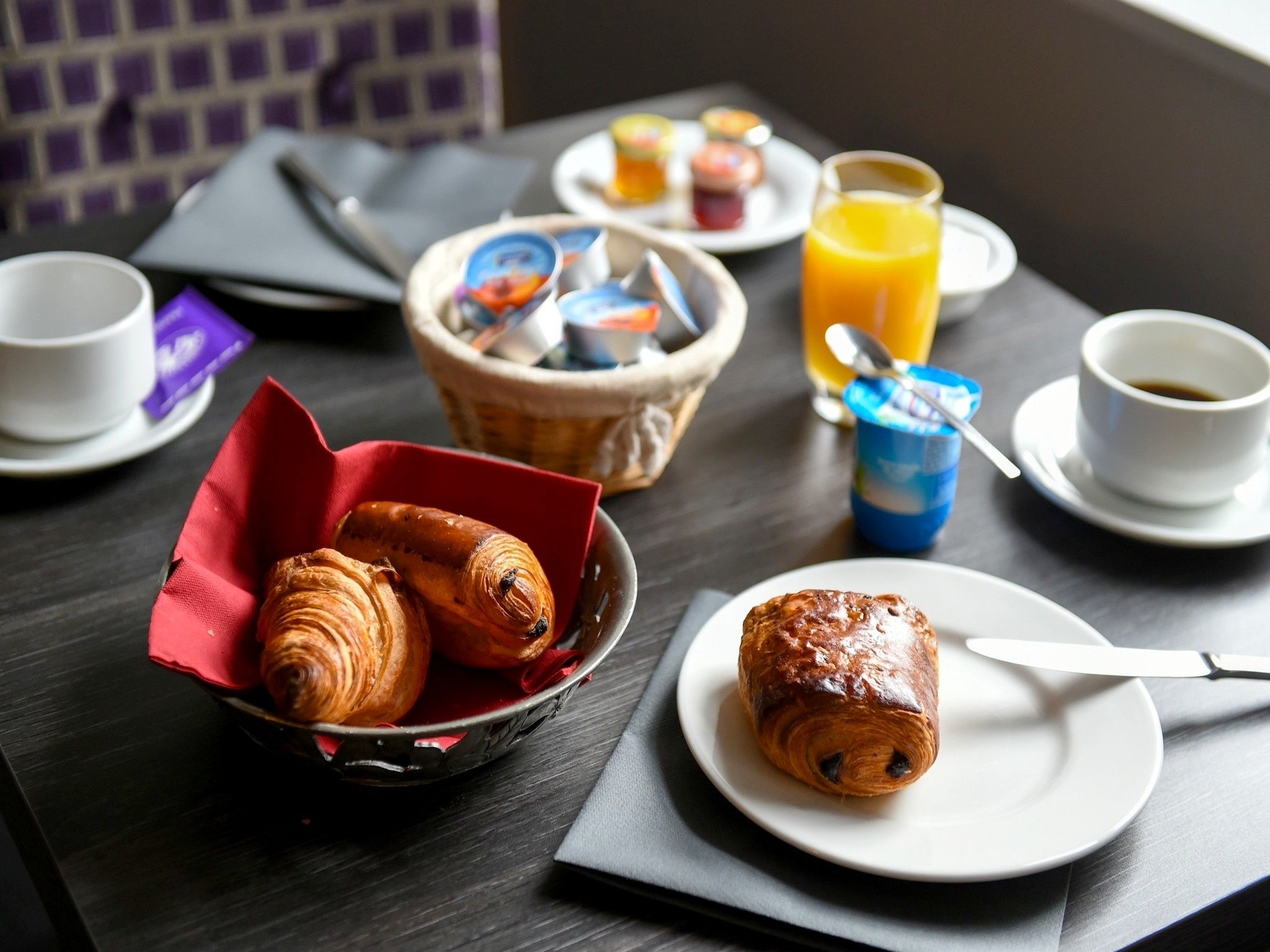 breakfast (eur 9.00 per person)