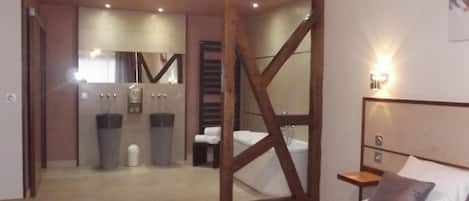 Desk, soundproofing, free WiFi