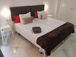 Superior Twin Room, 2 Single Beds (Duquesa 2) | Down duvets, free WiFi, bed sheets - Fan Rooms Duquesa (Málaga)