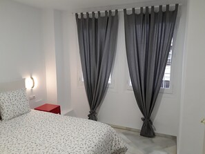 Standard Double Room, 1 Double Bed (Duquesa 3) | Down comforters, free WiFi, bed sheets - Fan Rooms Duquesa (Málaga)