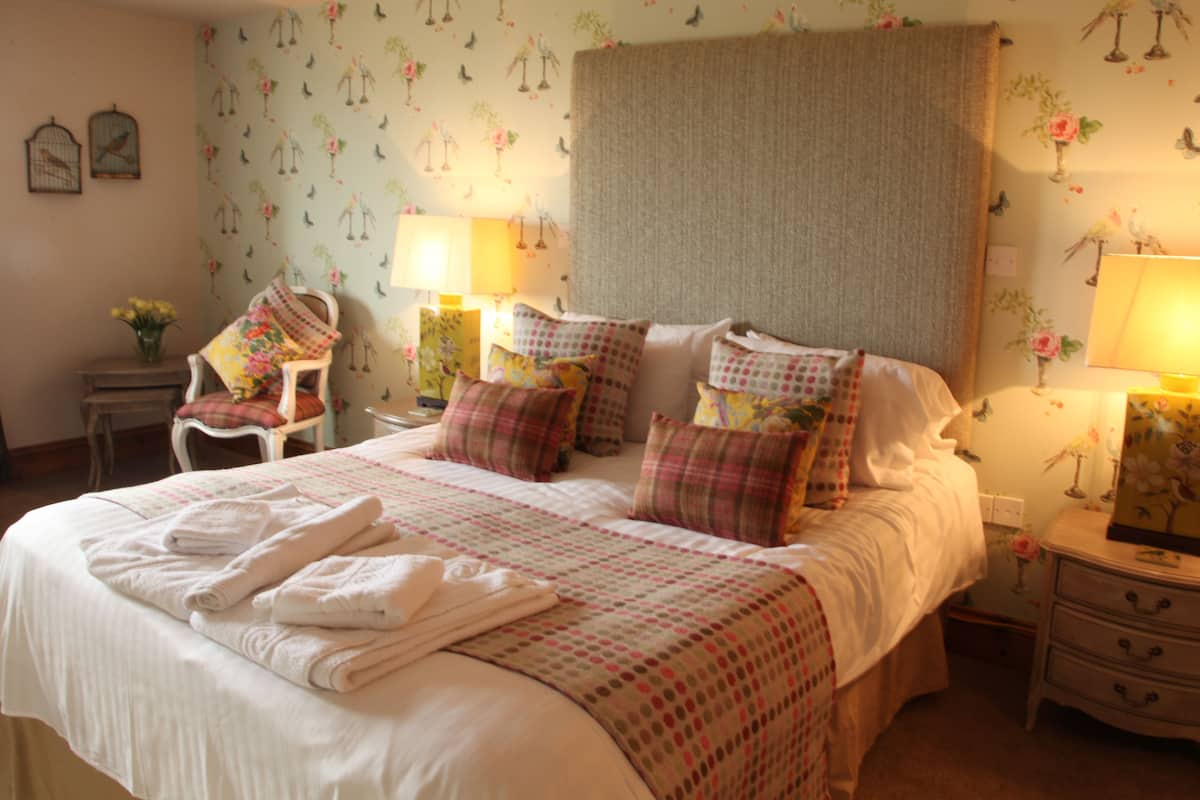 Desk, iron/ironing board, free WiFi, bed sheets