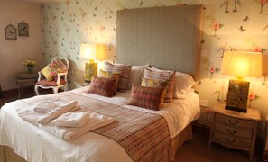 Desk, iron/ironing board, free WiFi, bed sheets - The Huntsman Inn (Holmfirth)