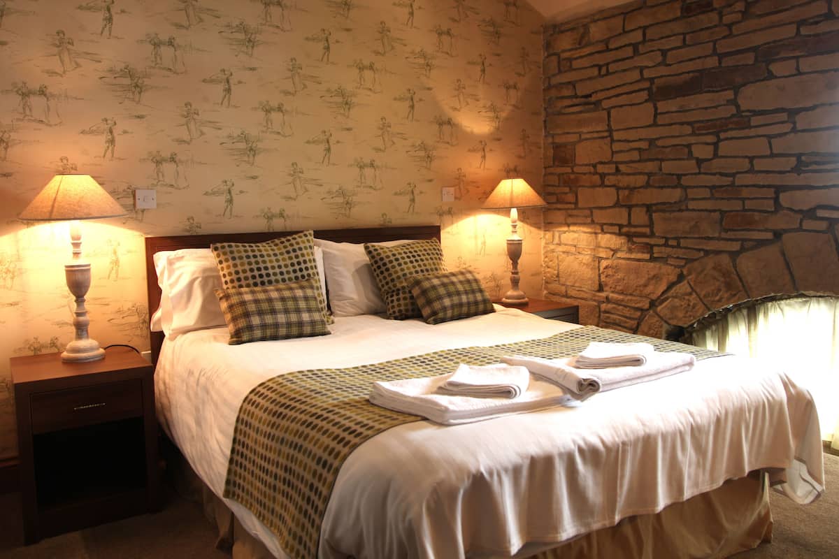 Classic Double Room | Desk, iron/ironing board, free WiFi, bed sheets