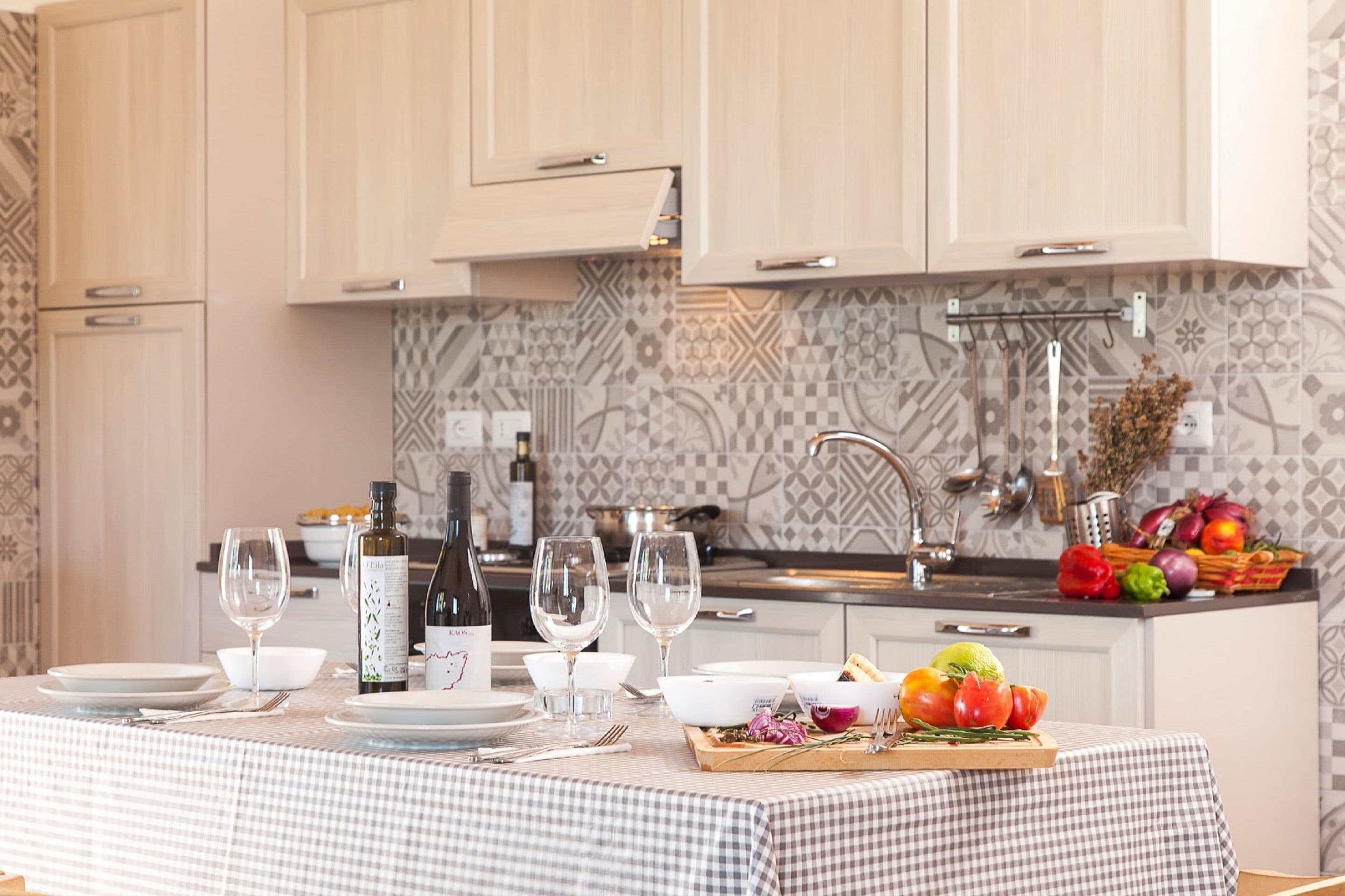 Superior Apartment, 1 Bedroom | In-room dining