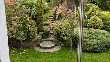 Luxury Double Room, 1 King Bed | Garden view