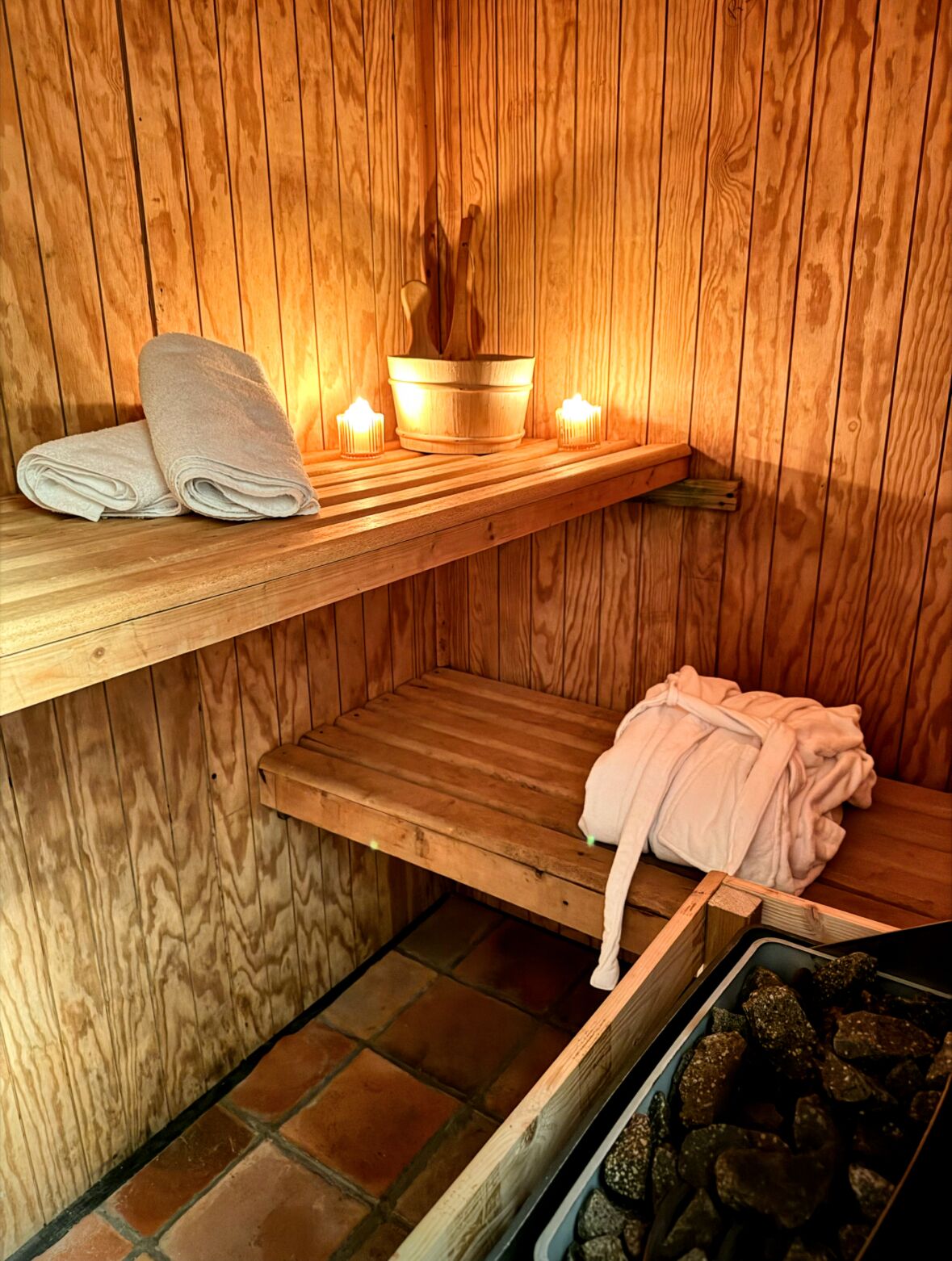 Deluxe Quadruple Room, Multiple Beds | Bathroom | Free toiletries, hair dryer, towels