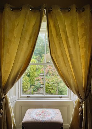 Habitación de lujo doble, 1 cama de matrimonio grande | Ropa de cama de alta calidad, wifi gratis, ropa de cama