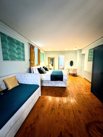 Deluxe Quadruple Room, Multiple Beds | Premium bedding, free WiFi, bed sheets